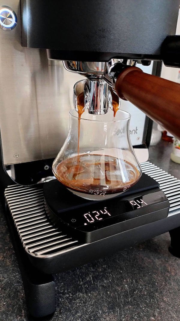 felicita-arc-kaffeewaage-mit-glas-maschine-espresso-lecker
