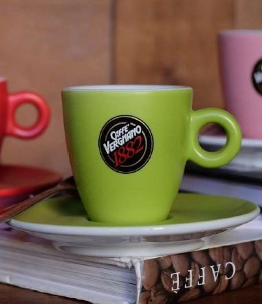 Caffè Vergnano Espressotasse mit Vergnano Logo in grün